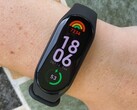 Amazon verkauft das Xiaomi Smart Band 7 momentan für besonders erschwingliche 34 Euro (Bild: Marcus Herbrich)