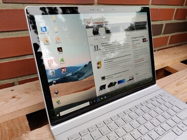 Microsoft Surface Book 13.5 im Außeneinsatz