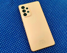 Beim Samsung Galaxy A53 5G stellt sich Samsung wieder mal selbst ein Bein. Nur wenn die Leistung des Handys nicht so wichtig ist, sollte man einen Blick wagen.