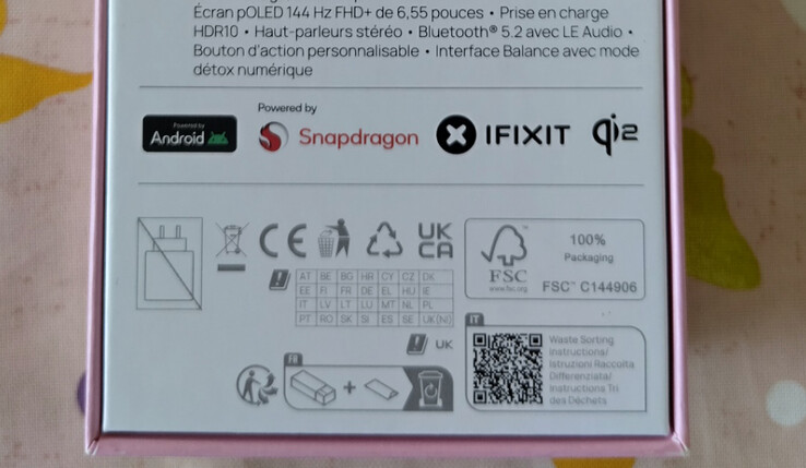 Die Verpackung des HMD Skyline zeigt das Qi2-Logo ohne Umrahmung, wie vom WPC vorgeschrieben. (Bildquelle: Nokiamob)