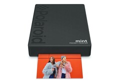 Der Polaroid Mint Fotodrucker passt in die Hosentasche, dank ZINK-Papier benötigt er keine Farbpatronen. (Bild: Polaroid)