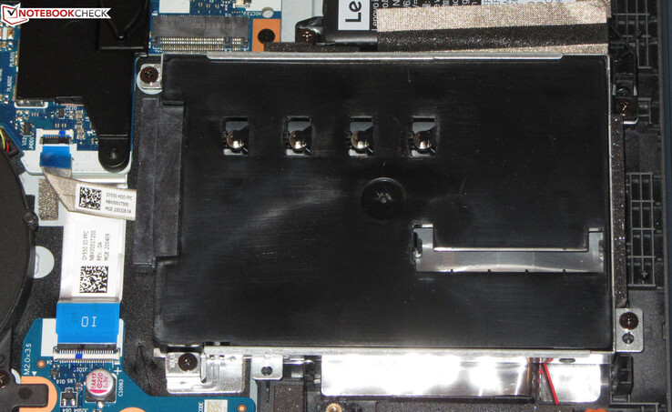 Das Notebook bietet Platz für ein 2,5-Zoll-Speichermedium (im Bild ist ein Dummy zu sehen)