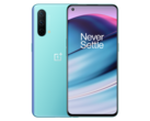 Das OnePlus Nord CE 5G besitzt nur ein Kunststoff-Chassis, sieht aber schick aus und ist hochwertig verarbeitet.