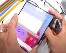JerryRigEverything zeigt im Samsung Galaxy Z Fold5 Teardown vor, wie man sein teures Foldable nicht zerlegen sollte. 