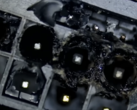 Ausmaß der Zerstörung: Eine fehlerhafte Steckverbindung sorgte bei dieser RTX 4090 zu einem verschmorten Power-Connector. (Bild: youtube.com/@NorthridgeFix) 