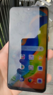 Huawei P30 Lite im Außeneinsatz bei Schatten
