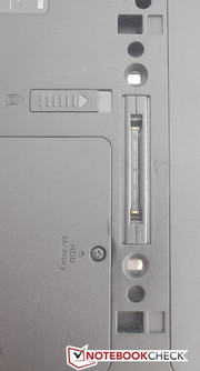 Optional erhältlich ist eine Docking-Station für Samsungs 400B5B.