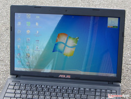 Das Asus F55A im Außenbetrieb.