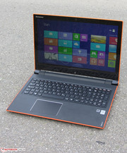 Das Ideapad Flex 15 im Freien.