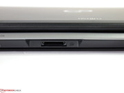Der frontseitig integrierte Card Reader ist gut erreichbar.