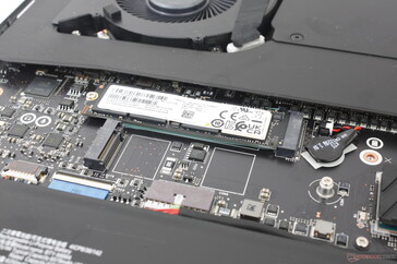 Unbelegter Slot zum Hinzufügen einer dritten M.2 NVMe SSD