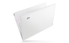 Das Lenovo Yoga Slim 7i Carbon packt eine Tiger Lake-APU und ein QHD-Display in ein Gehäuse, das weniger als einen Kilogramm wiegt. (Bild: Lenovo)