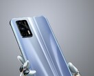 Das Realme GT 5G zeigt sich hier im regulären Glas-Sandwich-Design mit 64 Megapixel Kamera und - oh Wunder - einem 3,5 mm Kopfhöreranschluss.
